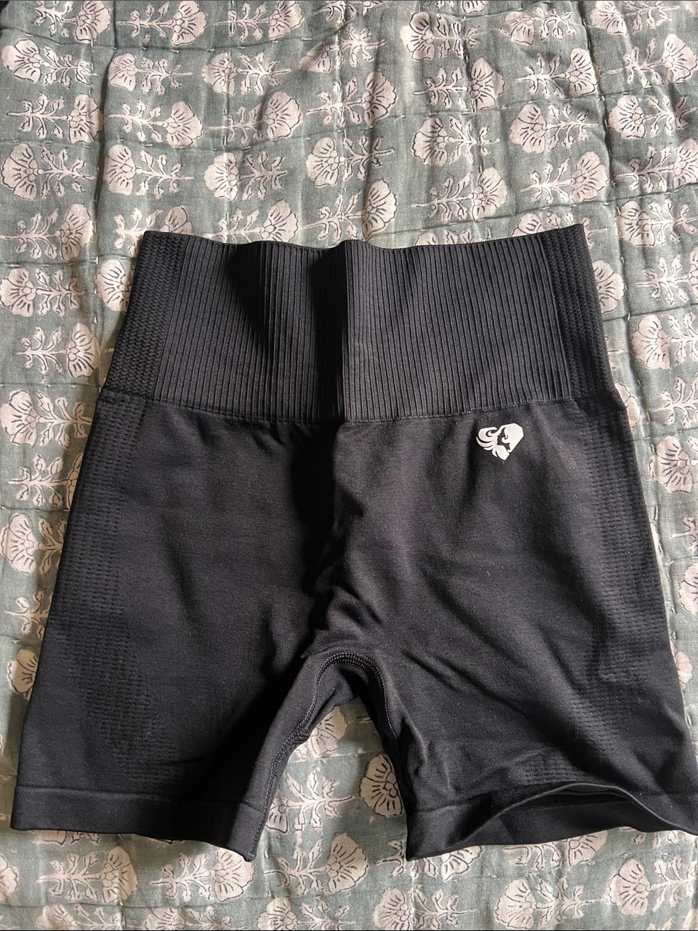 Seamless Black High-Waist Bike Shorts with Heart Logo